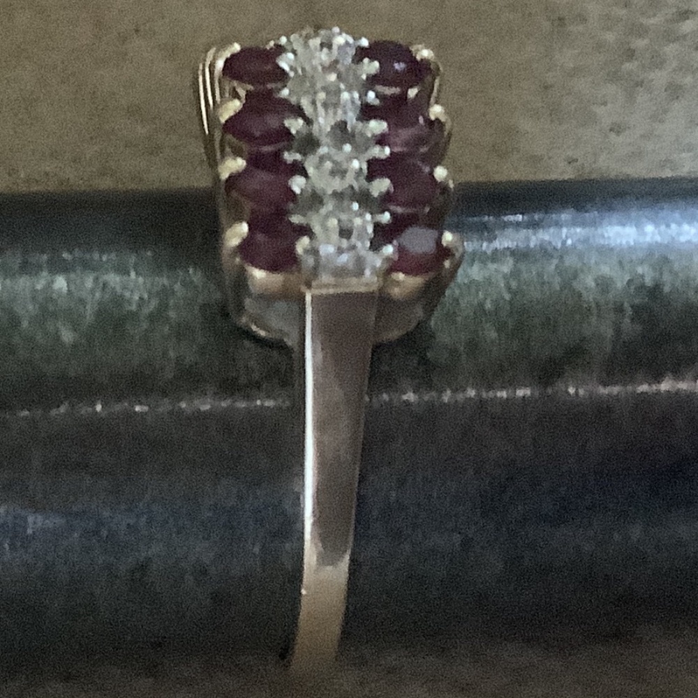 10k RUBY AND DIAMOND RING SIZE 8.5 - Picture 4 of 10